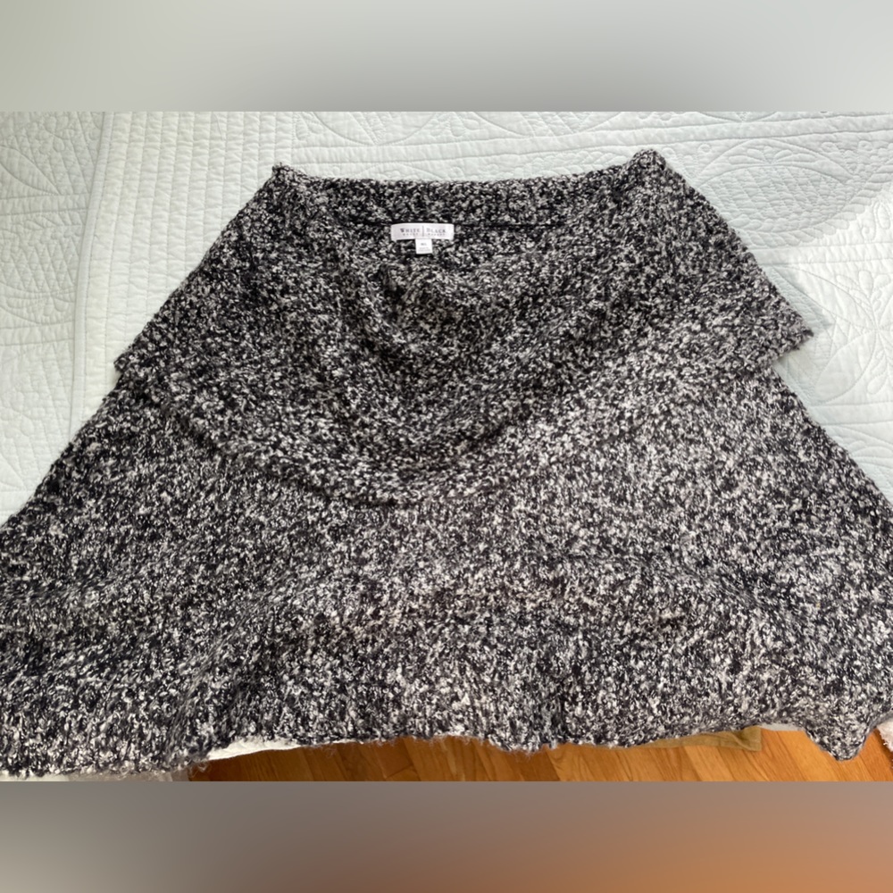 Marled black & white poncho.